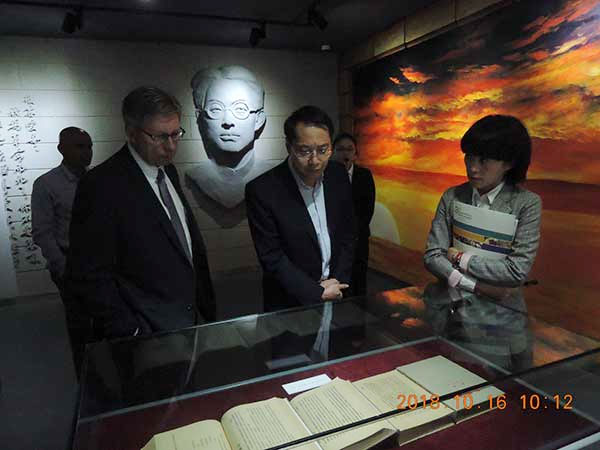 參觀安徽省檔案局展覽室 參觀安徽省檔案局展覽室