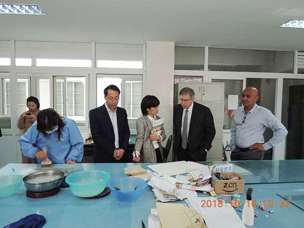 安徽省檔案局檔案修復(fù)現(xiàn)場 安徽省檔案局檔案修復(fù)現(xiàn)場