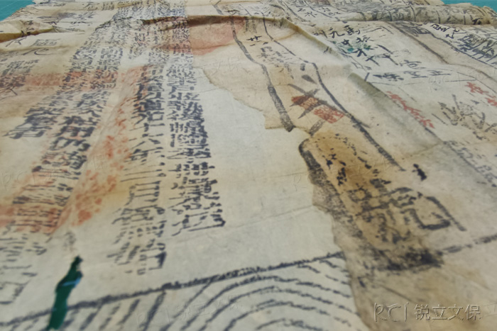 變黃的紙質(zhì)文獻