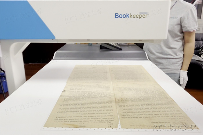 上海宋慶齡故居紀(jì)念館館藏珍貴歷史文獻(xiàn)脫酸保護(hù)作業(yè)中