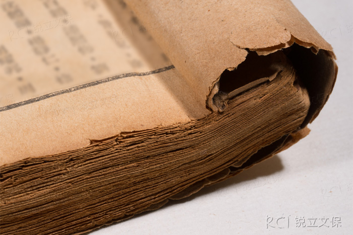 酸化嚴(yán)重的圖書(shū)-非原文配圖